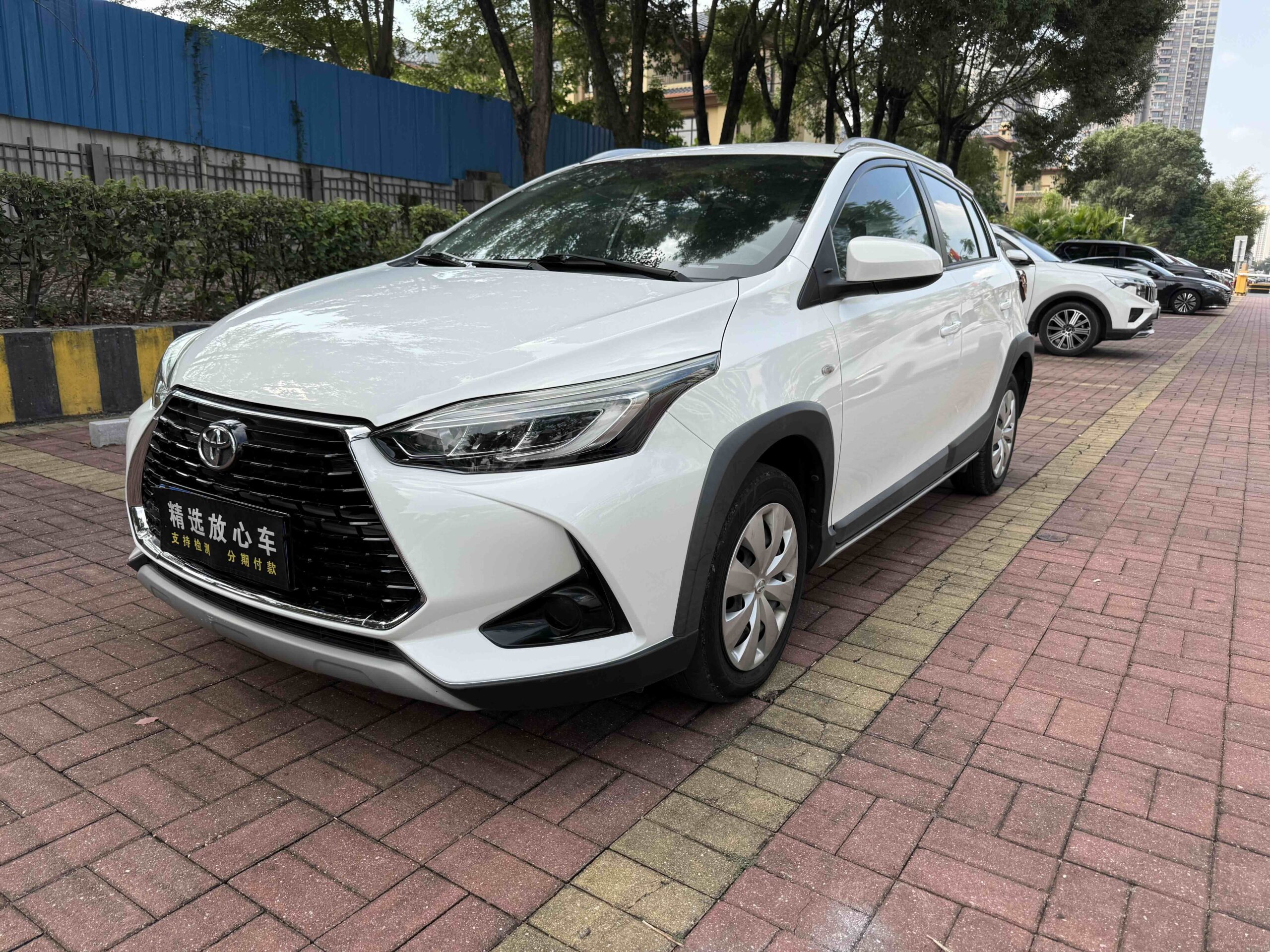 Toyota Yaris L (2019 model, 1.5L) — Excellent fuel economy, five-seater SUV; in stock and available for export to Africa.