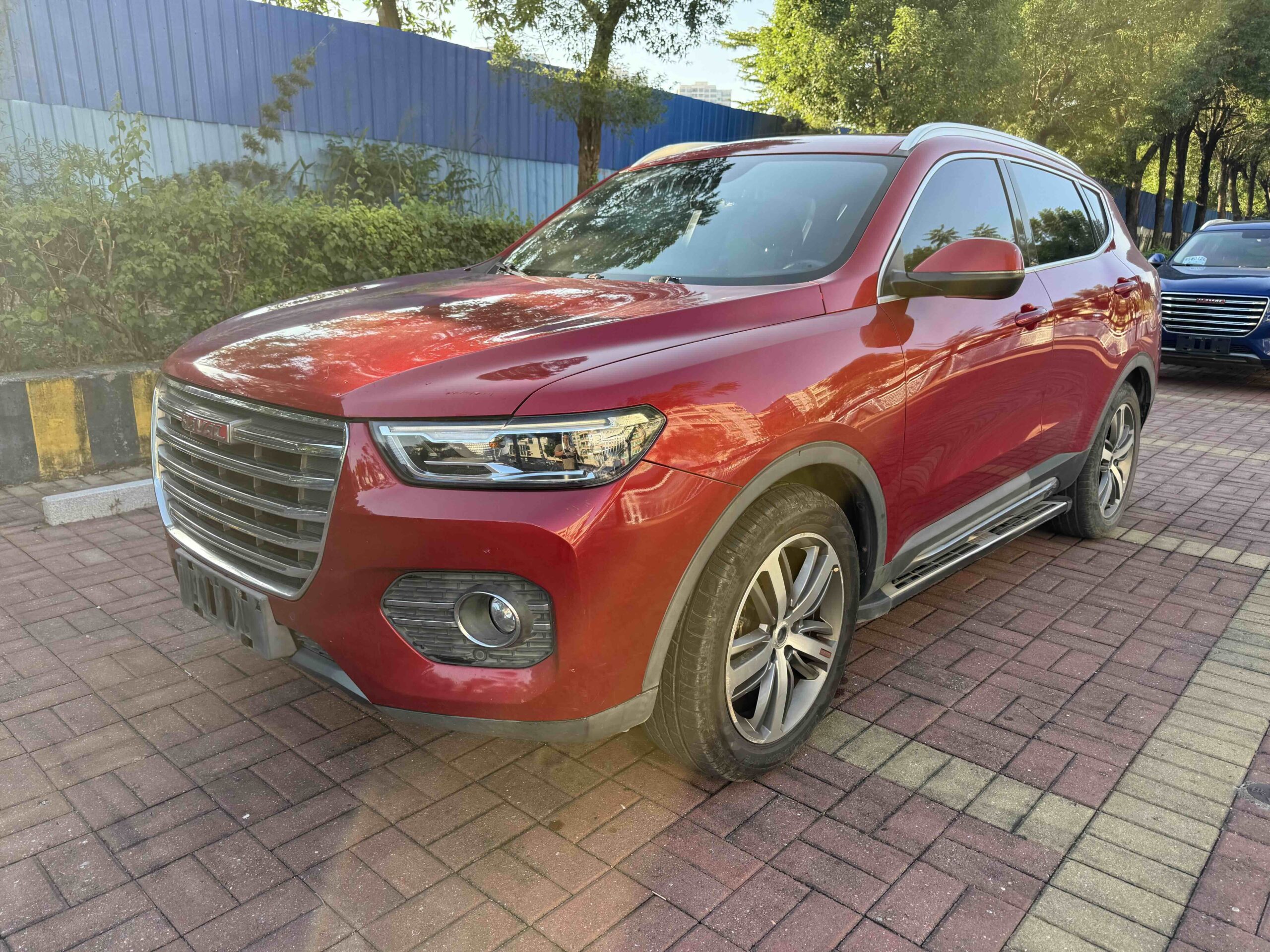 Haval H6 2017 "Red Label" 2.0T Automatic 2WD "Zhishang" Trim – a spacious five-seater, fuel-efficient and affordable; available for export to Africa.